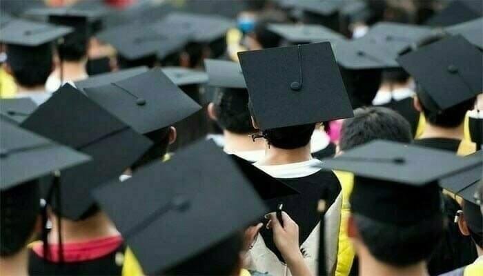 Pakistani student selecting the best course to study abroad